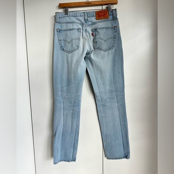 Womens Levi’s 511 Size 30 x 32 Light wash Distressed Straight Leg Jeans - Picture 7 of 11